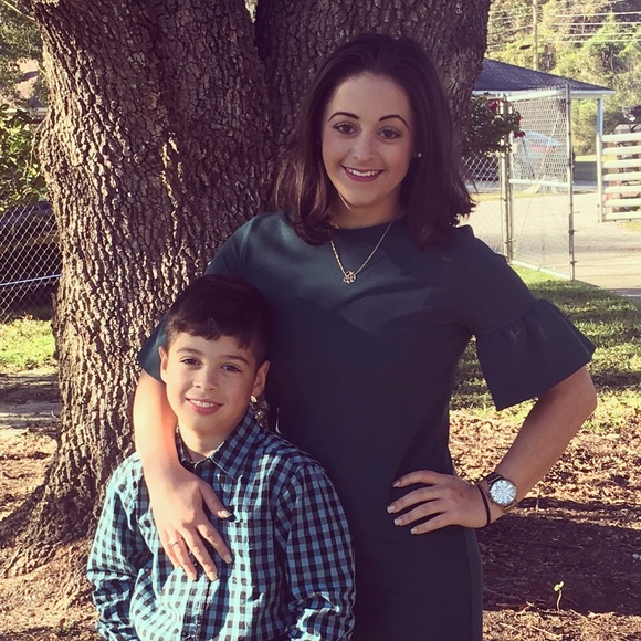 Meet your Posher, Amanda - Picture 3 of 4